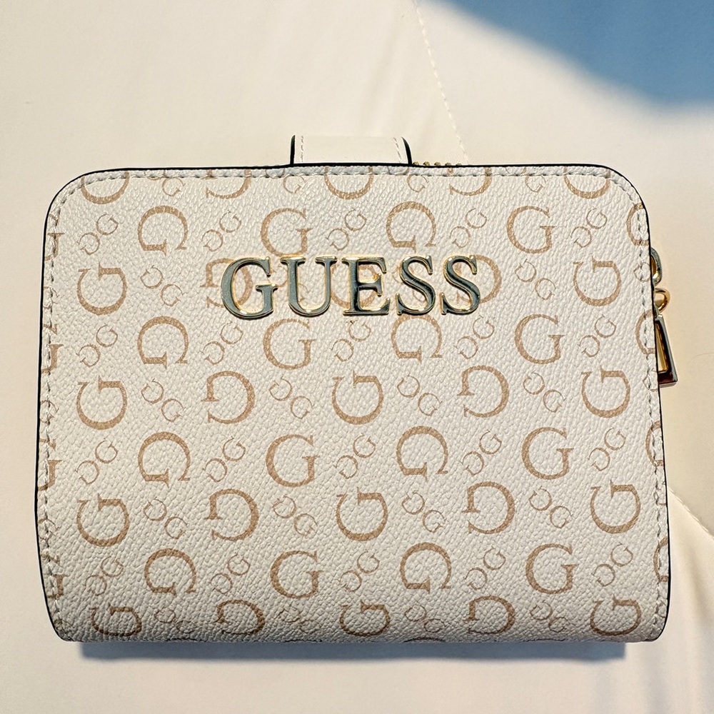 GUESS Cream and Tan Signature Logo Wallet